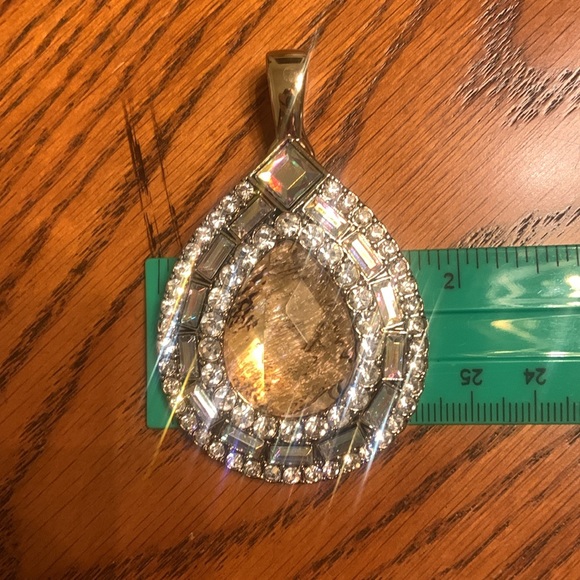 BEAUTIFUL New Premier Designs Gold Tone Pendant w/Wide Magnetic Closure Clasp - Picture 13 of 17